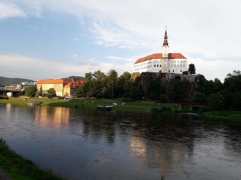 Apartments Rose Garden Decin Esterno foto