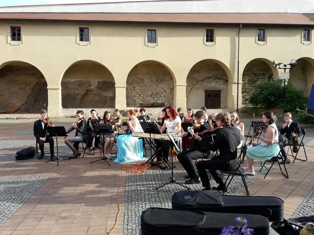 Apartments Rose Garden Decin Esterno foto